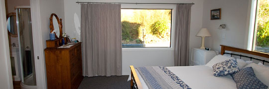 Havelock accommodation Marlborough - modern self-contained unit with expansive rural vistas close to the Marlborough Sounds